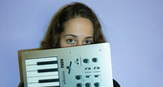 Indie Pop Producer | Singer - Lynz Music