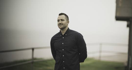 Dominent Jazz Vocalist/Crooner - Andrew DeLong