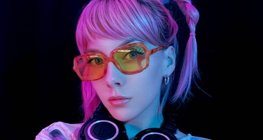 Ethereal Dreamy Vocalist - Meredith Bull