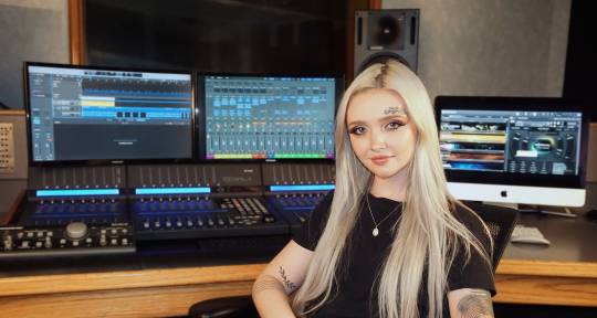 Pop/Folk Songwriter & Producer - Abbey Loren